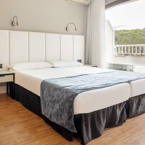 Chambre accessible Hotel ILUNION Caleta Park S'Agaró